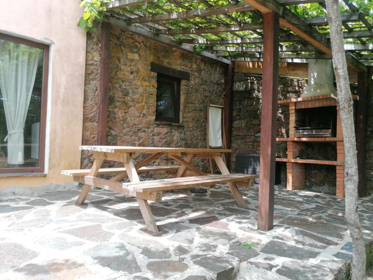 Retiro De Gondramaz - 200 M2 Villa Ngoại thất bức ảnh